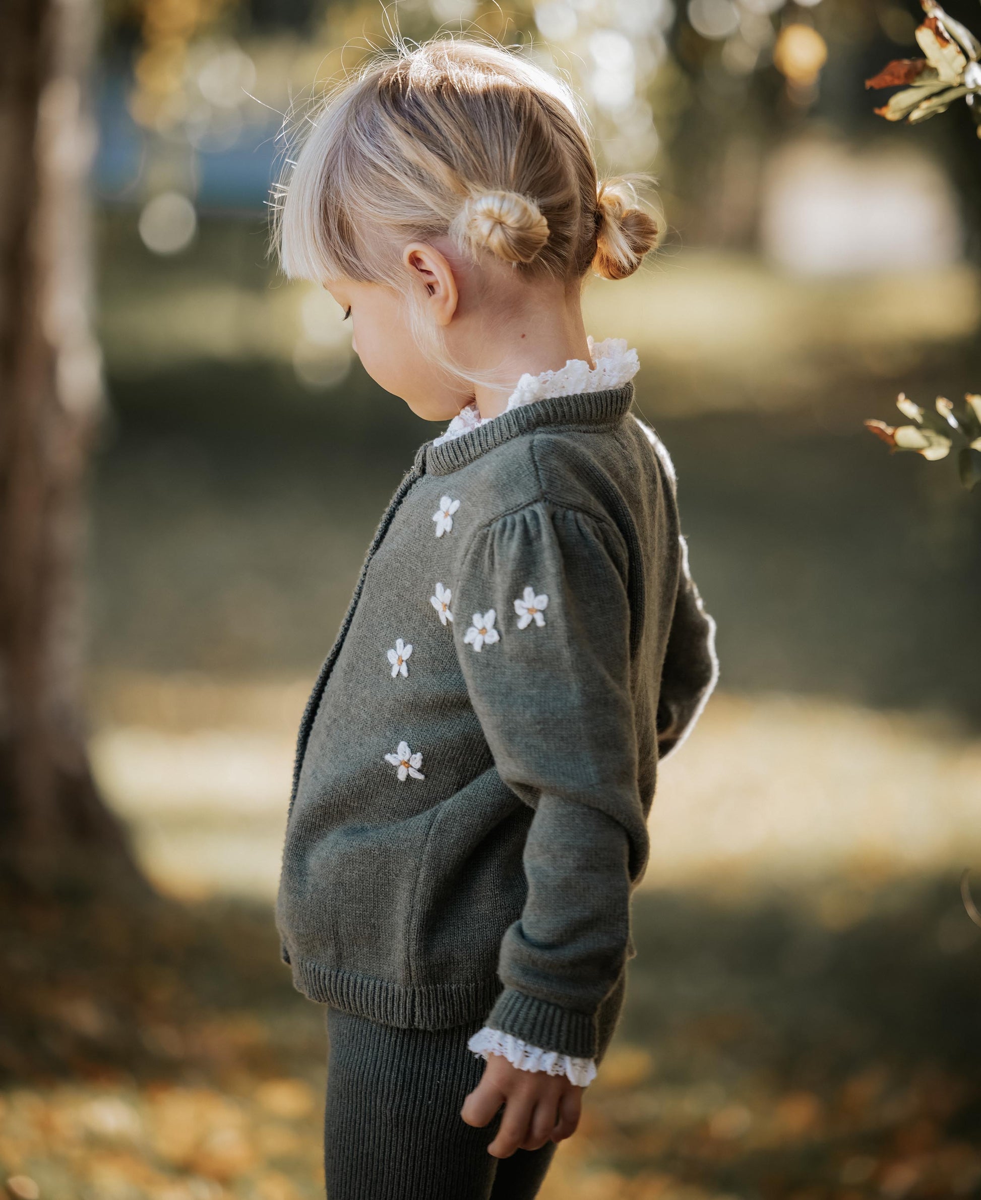 FLIINK DAISY HAND EMBROIDERED CARDIGAN CARDIGAN BEETLE